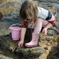 Bottes de pluie thermiques à paillettes solides personnalisées en caoutchouc naturel 100% bottes de pluie mi-longues imperméables pour les tout-petits enfants poignées faciles