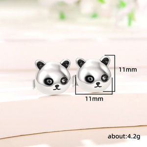 simpatici orecchini a forma di panda, gioielli minimalisti a forma di animale per donna, accessorio regalo per l'uso quotidiano - Product Image 5