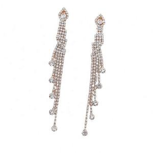 Boucles d'oreilles pendantes géométriques tendance de style européen et américain, entièrement serties de diamants, longues, en strass, plaquées argent, pour boîte de nuit, formelles - Product Image 6