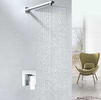 Robinet de salle de bain mural en laiton chromé brossé à poignée unique avec design moderne, cartouche céramique et pommeau de douche effet pluie