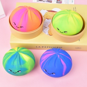 Jouet anti-stress populaire en forme de grand pain vapeur arc-en-ciel glacé, jouet à tirer créatif et coloré, mignon et réaliste pour les jeunes - Product Image 3