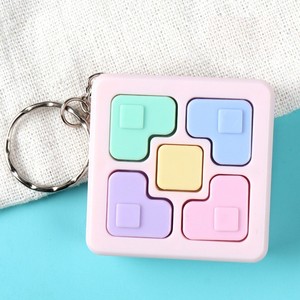 Mini porte-clés carré en PVC avec impression UV, jouet de décompression, fidget spinner, cube magique, console de jeu électronique de mémoire - Product Image 5
