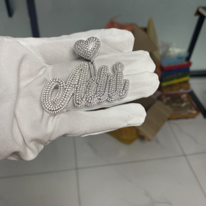 Мужской кулон в стиле хип-хоп из стерлингового серебра 925 пробы с крупным муассанитом и инициалами в форме сердца - Product Image 4