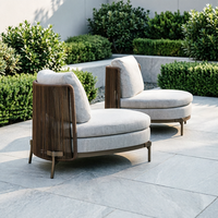 Ensemble de canapés modulaires d'extérieur en corde tressée, collection de chaises longues et ottomanes en rotin rond avec pieds en métal bronze pour villa, jardin et cour