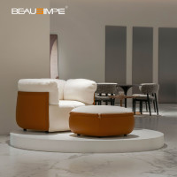 Fauteuil d'appoint en fourrure moelleuse Peekasit avec panneau en cuir véritable tissé à la main pour coin détente de luxe dans le salon