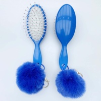 Petite brosse à peigner pour enfants de couleur bonbon. Bienvenue à personnaliser votre propre couleur unique.