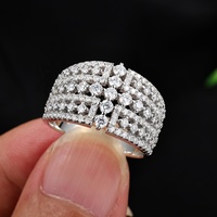 LINNA 1,37 CTW Luxus Breitband Pavé Brillantschliff Moissanit Verlobungsring 925 Sterling Silber Platinbeschichtet 5,4g GRA