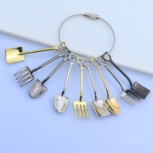 Vente en gros Rétro Cuisinier Chef Outil Pelle Cuillère Fourchette 3d Métal Porte-clés Couverts Porte-clés Cuisine Cadeau Enfant Porte-clés - Product Image 1