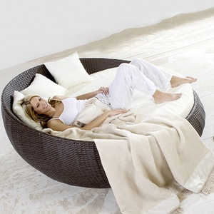 Cama de día moderna Muebles de patio Hotel Cuerda de lujo Jardín Tumbona redonda Aluminio Ratán Mimbre Al Aire Libre Daybed con dosel - Product Image 1