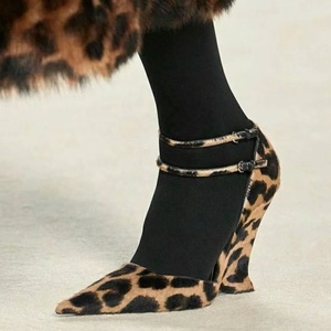 Sandales sexy à bout pointu et double bride cheville pour femme, en cuir verni imprimé léopard, talons compensés hauts, escarpins d'été - Product Image 3