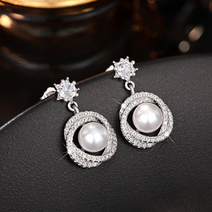 Orecchini a perno con fiore di perla da donna, eleganti gioielli coreani a spirale floreale, regalo quotidiano - Product Image 4