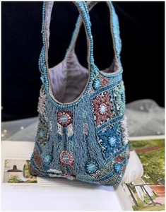 Sac à main brodé et perlé fait main, le plus vendu, pour femmes, idéal pour le quotidien et les soirées, disponible à la vente - Product Image 4