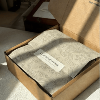 Papier d'emballage fin personnalisé avec logo, taille et couleur sur mesure pour l'emballage de vêtements, de bijoux et d'étiquettes