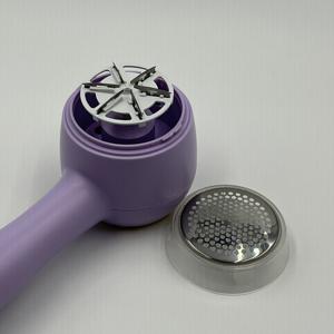 Removedor de Pelusas Portátil Recargable de Plástico para Ropa - Product Image 4