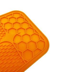 Silicone Licking Pad For Pets Slow Feeder Dog Cat Non Slip Eco Friendly Food Grade Easy Clean Quadrant Shape CB2311 - Product Image 3