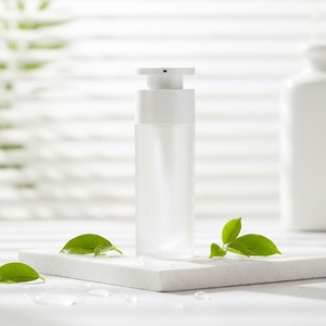 Emballage pour soins de la peau, flacon pompe sans air mat de 30 ml avec pulvérisateur pour masque facial, lotion, finition givrée, couleur personnalisée disponible - Product Image 1