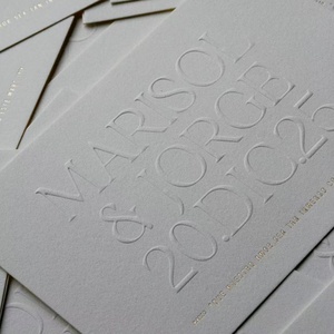 Invitaciones de boda personalizadas de primera calidad con estampado de lámina dorada, sobres de impresión tipográfica incluidos - Product Image 3