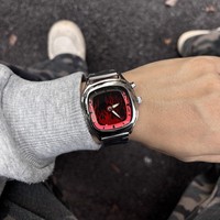 Jam Tangan Olahraga Pria Mewah Logo Kustom Tampilan Digital Dinamis Desain Kotak Sederhana Baja Tahan Karat Gaya Bisnis Kaca