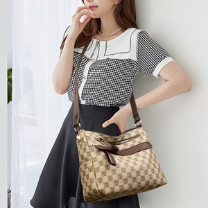 <span class=keywords><strong>Sac</strong></span> à bandoulière grande capacité en PU imprimé avec fermeture éclair, nouvelle mode pour <span class=keywords><strong>femme</strong></span> d'âge mûr, idéal pour les loisirs et le commerce international - Product Image 3