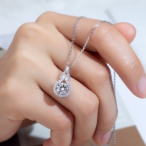 Collar de Moda Messi Jewelry MSN-790, Oro Blanco de 18k, Collar con Colgante de Diamante Cultivado en Laboratorio de Corte Redondo de 1CT - Product Image 3