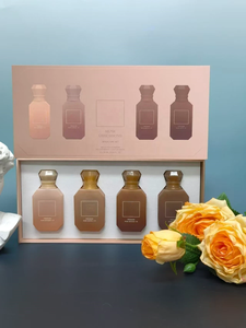 Set de Regalo de Perfume para Mujer al por Mayor, 30ml*4, Líquido Árabe de Dubái, Larga Duración, Spray Floral Frutal de Lujo, Portátil, Transfronterizo - Product Image 4