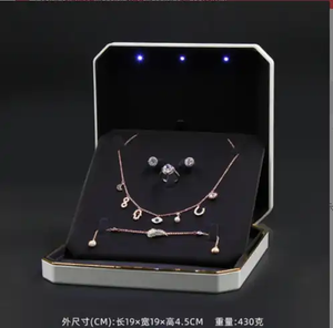 Caja de reloj de cuero PU con logotipo personalizado para almacenamiento negro de lujo de alta calidad - Product Image 6