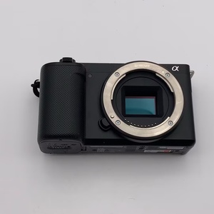Cámara sin Espejo <span class=keywords><strong>Sony</strong></span> <span class=keywords><strong>ZV</strong></span>-<span class=keywords><strong>E10</strong></span> Usada - Creación de Contenido 4K, Sensor APS-C de 24MP, Procesador BIONZ X, Cuerpo de Aleación de Magnesio, Pantalla Abatible - Product Image 6