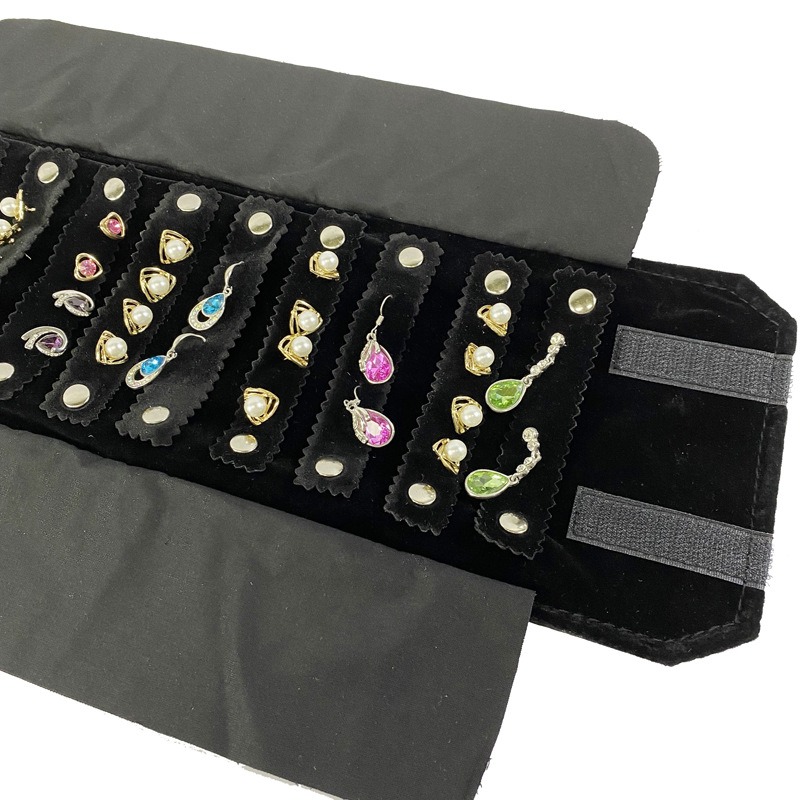 orecchini di piccole dimensioni