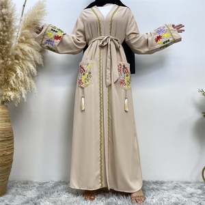 1870 #   Cárdigan Elegante para Mujer con Diseño de Líneas Doradas, Bordado Colorido y Bolsillos Delanteros con Borlas - Product Image 3