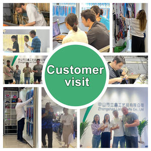 Spille Personalizzate con Design Spaziale in Metallo Dorato, Logo Aziendale o Scolastico, Spille Smaltate Morbide con Glitter per Regali - Product Image 6