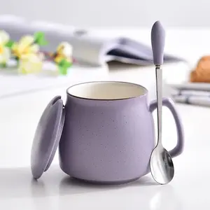 Цветная глазурованная кружка для завтрака с логотипом на заказ, офисные керамические кофейные чашки с крышками, ложка