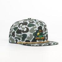Op maat gemaakte hoogwaardige ongestructureerde katoenen baseballcap met 5 panelen, platte klep en snapback sluiting, met aangepaste camouflage stijl