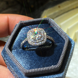Anello da Donna con Micro Pavé di Zirconi Taglio Brillante, Elegante Gioiello per Matrimonio e Uso Quotidiano - Product Image 4
