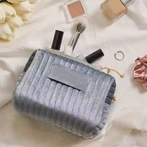 I-0932 Bolsa de Maquillaje de Terciopelo Personalizada con Cierre, Estuche de Cosméticos de Viaje de Gran Capacidad - Product Image 2
