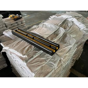 Protector de Pared Reflectante Negro Ecológico de Goma Sólida Reciclada y Plástico PVC para Seguridad en Estacionamientos - Product Image 5