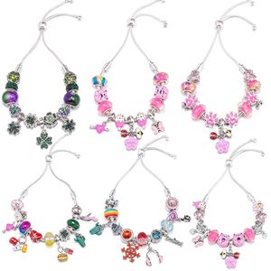 بيع بالجملة مجوهرات لامعة من Fen di ، سوار معصم فراشة محفور حسب الطلب ، أساور مطلي بالتيتانيوم ، مطلي بمادة IP & PVD ، نيكل وسبائك خالية من الرصاص - Product Image 1