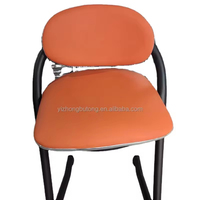 Petite chaise de casino colorée en fer de style simple et moderne utilisée pour la table de jeu de casino table de poker Texas Poker jeux salle des joueurs