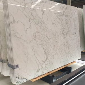 แผ่นหินธรรมชาติขนาดใหญ่สำหรับตกแต่งผนังอาคารสมัยใหม่ กระเบื้องหินอ่อนสีขาวหยกหรูหราสำหรับปูพื้นห้องนั่งเล่น - Product Image 1