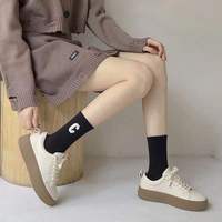 Chaussettes côtelées pour femmes 2025, couleur personnalisée, logo brodé, chaussettes ras du cou unies pour usage quotidien