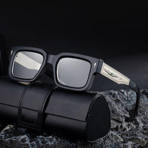 Gafas de Sol Cuadradas para Hombre ZS-98356B, Montura Negra de PC, Protección UV400, Detalles Metálicos, Estilo Retro - Product Image 4