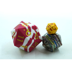 Tùy Chỉnh D20 Đa Diện 50Mm Duy Nhất Dice Red & White Stripes Silicone Cao Su Với Số Vàng Cho USA Trò Chơi Người Chơi - Product Image 1