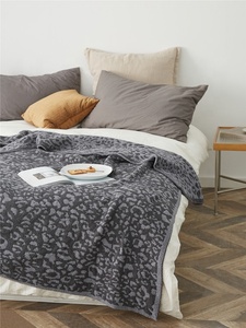 Couvertures tricotées délicates à imprimé léopard en microfibre, douces et chaudes pour l'hiver - Product Image 4