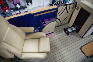 Bateau ponton de luxe Kinocean Triton de 22 pieds avec moteur hors-bord pour la pêche et les sports nautiques sur les rivières et les lacs, pour le loisir - Product Image 6