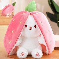 Peluche Lapin Fraise Transformable, Jouet en Peluche Lapinnete Tenant une Carotte, Idéal pour Filles, Câlin et Sommeil, en Polyester et Coton PP