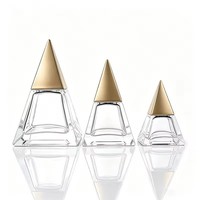 Flacon de parfum en cristal de luxe, design d'usine OEM, vaporisateur fin, 30 ml, 50 ml, 100 ml, flacon de parfum en verre, forme triangulaire