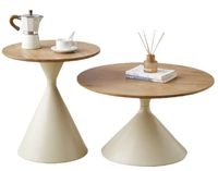 Table basse ronde moderne avec dessus grain de bois et base en métal