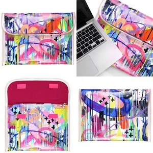 กระเป๋าเครื่องสำอางใสพิมพ์โลโก้ได้ ขนาด 18 นิ้ว กระเป๋าใส่เครื่องสำอางหลากสี กระเป๋าเดินทางใส่ของใช้ในห้องน้ำ กันน้ำ - Product Image 6