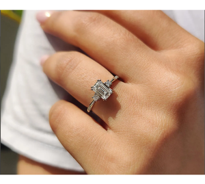 Impresionante anillo de diamante cultivado en laboratorio con claridad brillante, perfecto para propuestas, aniversarios y ocasiones especiales de la India - Product Image 2