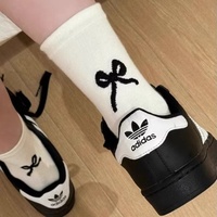 Chaussettes en coton pour femmes en gros, chaussettes à nœud brodé, chaussettes décontractées pour le quotidien, chaussettes pour dames