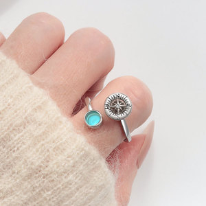 Anillo Giratorio con Brújula, Ajustable, con Circonita, Bañado en Oro Blanco sobre Cobre, Antiestrés, Nueva Joyería 2026 para Hombre - Product Image 2